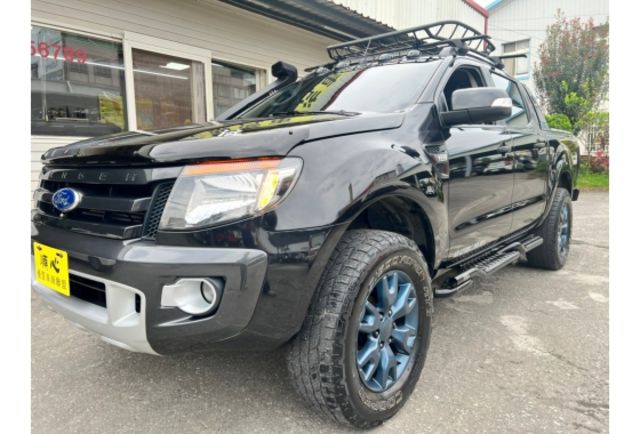 2015年雙廂式貨車 有防撞桿 置放架 無線電 可全貸 低里程  第3張相片