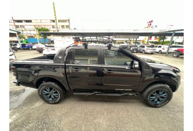 2015年雙廂式貨車 有防撞桿 置放架 無線電 可全貸 低里程  第9張相片