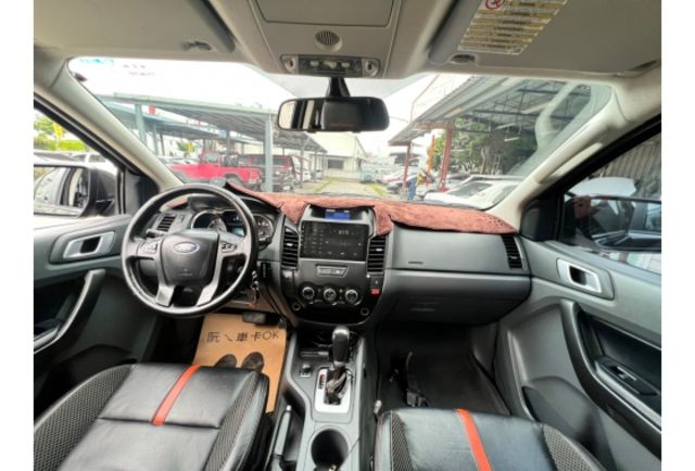 2015年雙廂式貨車 有防撞桿 置放架 無線電 可全貸 低里程  第11張相片