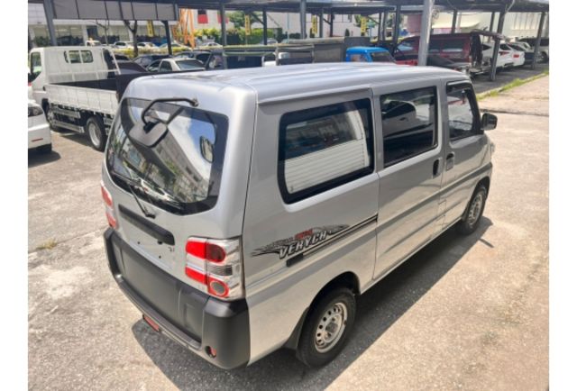 五人座手牌可變更貨車 內外如新  第12張相片