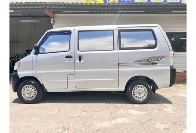五人座手牌可變更貨車 內外如新  第13張相片
