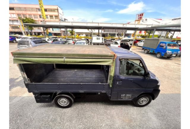 一手自排貨車有電動尾門三面上掀帆布本月特價車  第10張相片