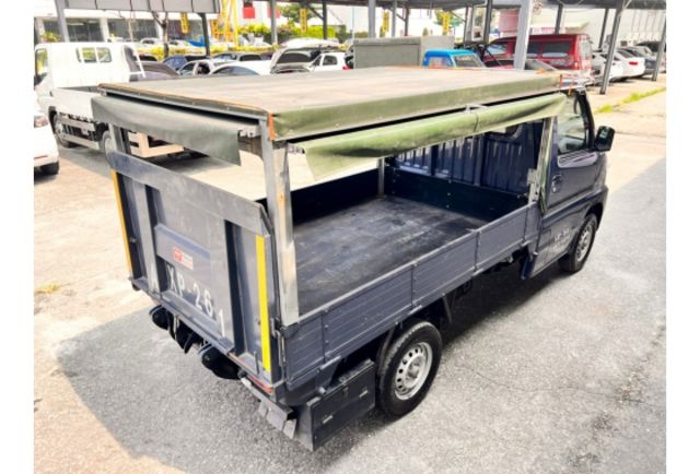一手自排貨車有電動尾門三面上掀帆布本月特價車  第11張相片