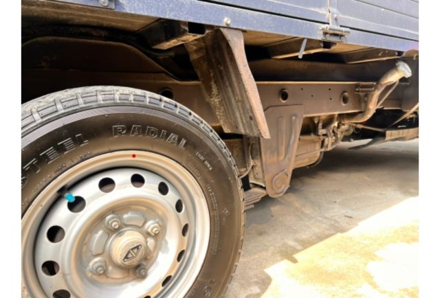 一手自排貨車有電動尾門三面上掀帆布本月特價車  第12張相片