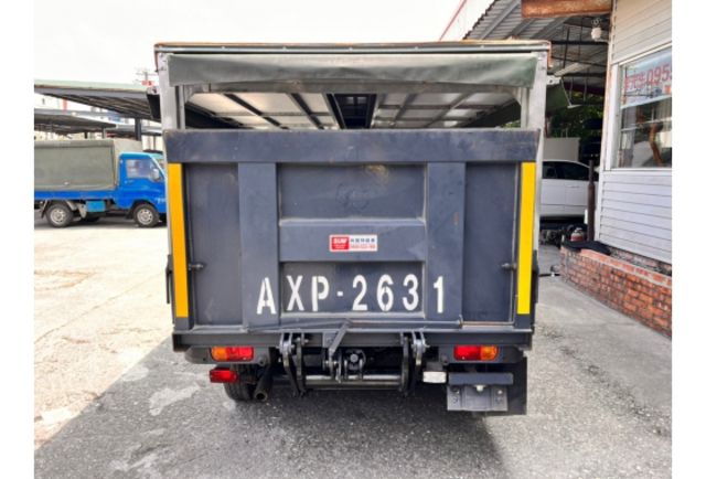 一手自排貨車有電動尾門三面上掀帆布本月特價車  第15張相片