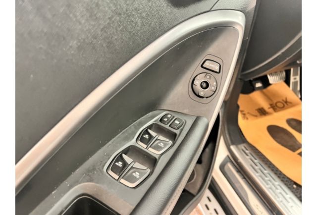 低里程內外如新  第6張相片