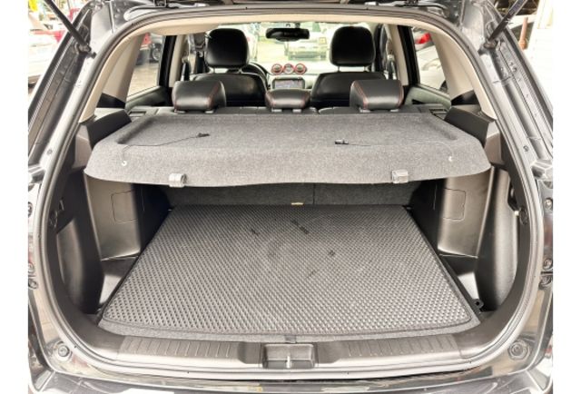 低里程內 改新款車頭 車頭前方曾有一點碰撞  第8張相片