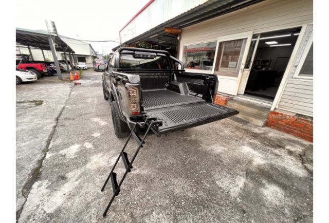 2014年雙廂式貨車 有防撞桿 無線電 可全貸 兼公曳引  第16張相片