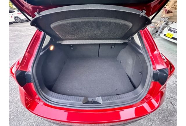 Mazda MAZDA3  第9張相片