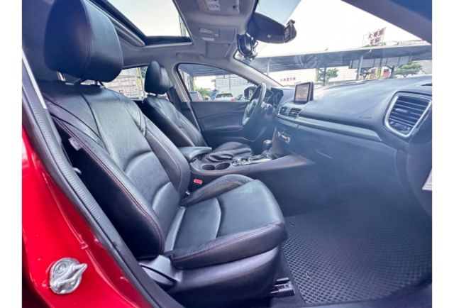 Mazda MAZDA3  第14張相片