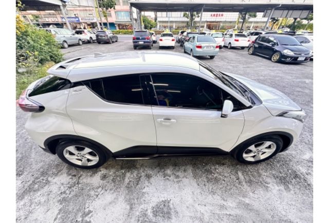 Toyota C-HR  第5張相片