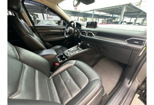 電動尾門 全車消光貼 LED頭燈 女用車 BOSE音響系統  第12張相片