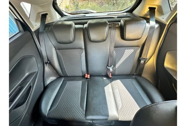 Ford FIESTA  第12張相片