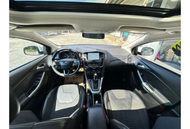 Ford FOCUS  第14張相片