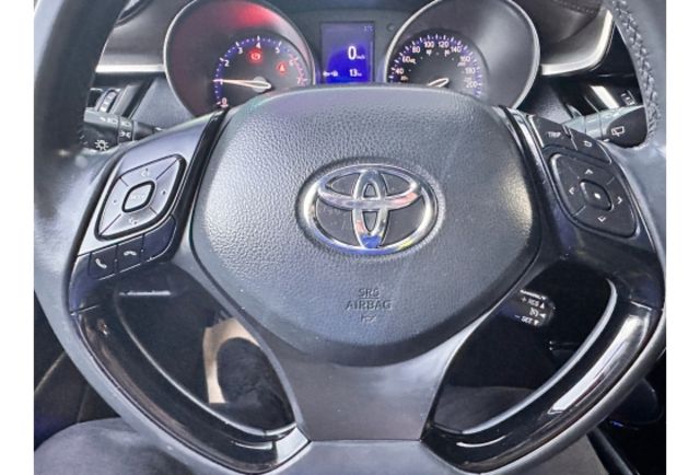 Toyota C-HR  第5張相片