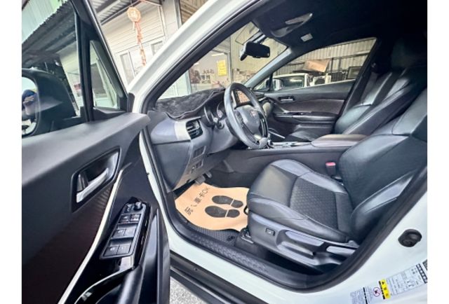 Toyota C-HR  第19張相片