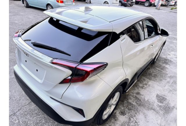 Toyota C-HR  第21張相片
