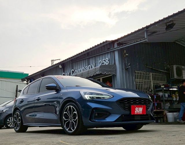 ST套件 免鑰匙 HUD B&O 換檔撥片 恆溫空調 carplay  ACC主動跟車 車道偏離警示   車道變換輔助  第3張相片