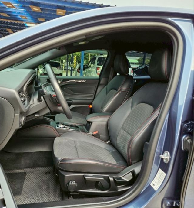 ST套件 免鑰匙 HUD B&O 換檔撥片 恆溫空調 carplay  ACC主動跟車 車道偏離警示   車道變換輔助  第8張相片