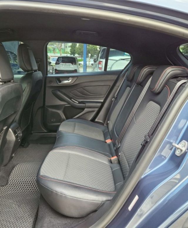 ST套件 免鑰匙 HUD B&O 換檔撥片 恆溫空調 carplay  ACC主動跟車 車道偏離警示   車道變換輔助  第9張相片