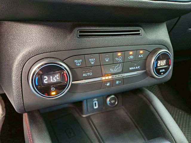 ST套件 免鑰匙 HUD B&O 換檔撥片 恆溫空調 carplay  ACC主動跟車 車道偏離警示   車道變換輔助  第12張相片