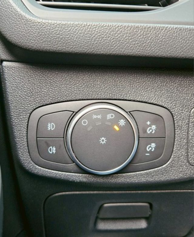 ST套件 免鑰匙 HUD B&O 換檔撥片 恆溫空調 carplay  ACC主動跟車 車道偏離警示   車道變換輔助  第15張相片