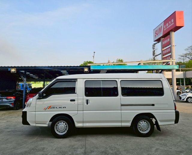 22年 得利卡 八人座 自排 僅跑2萬多 BSW盲點偵測 定速巡航 大螢幕安卓影音 ECO節能模式 後座出風口  第4張相片