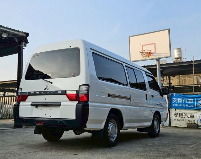 22年 得利卡 八人座 自排 僅跑2萬多 BSW盲點偵測 定速巡航 大螢幕安卓影音 ECO節能模式 後座出風口  第5張相片