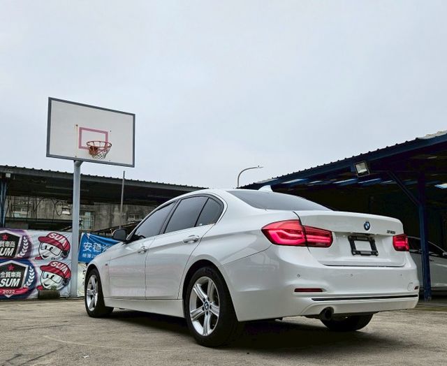 16年 F30 小改款318i 免鑰匙摸門解鎖 定速巡航 分區溫控 後座出風口 導航系統 倒車顯影 記憶電動椅  第6張相片