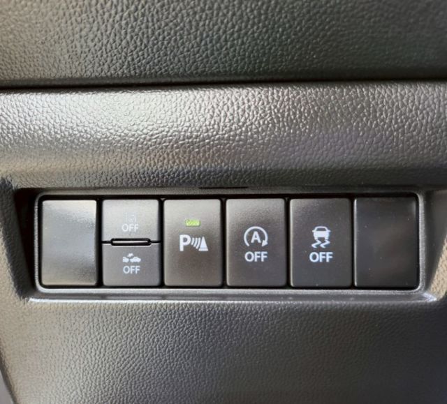 23年式 SWIFT 僅跑2萬 ACC跟車系統 CarPlay 盲點偵測 車道偏離警示 遠光燈輔助 換檔撥片 恆溫空調  第13張相片