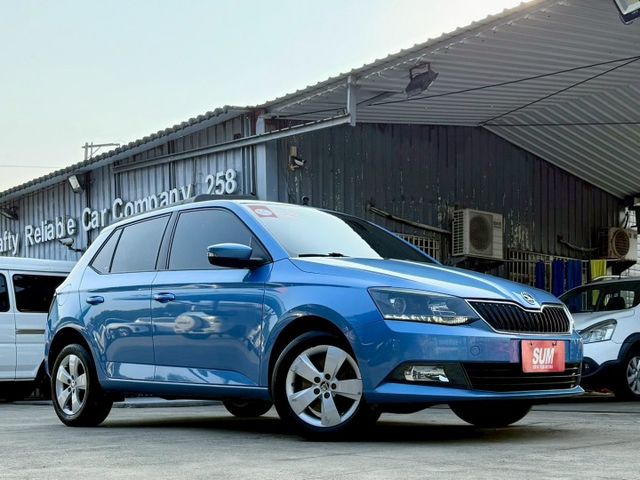 16年 FABIA 1.2 TSI 年度稅金僅8640 油耗平均 17.8 免鑰匙摸門啟動 LED日行燈 定速巡航 影音  第2張相片