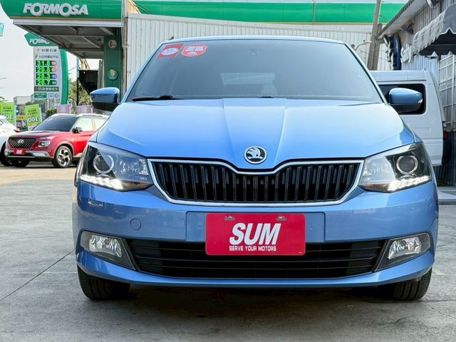 16年 FABIA 1.2 TSI 年度稅金僅8640 油耗平均 17.8 免鑰匙摸門啟動 LED日行燈 定速巡航 影音  第3張相片