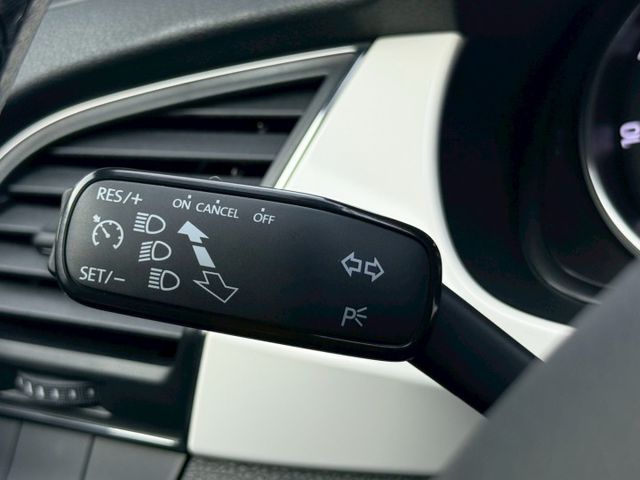 16年 FABIA 1.2 TSI 年度稅金僅8640 油耗平均 17.8 免鑰匙摸門啟動 LED日行燈 定速巡航 影音  第11張相片