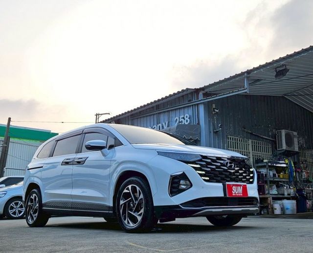 23年 CUSTIN B款 僅跑2萬 新車原廠保固中 大七人座 第二排VIP皇家座椅 Level2半自動駕駛 環景系統  第3張相片