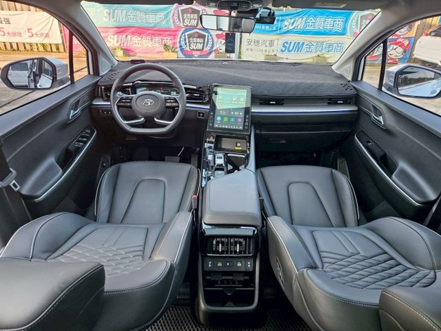 23年 CUSTIN B款 僅跑2萬 新車原廠保固中 大七人座 第二排VIP皇家座椅 Level2半自動駕駛 環景系統  第11張相片
