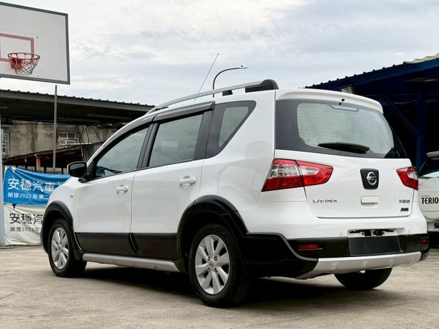 18年 LIVINA 年份新 低總價 代步首選好車 車頂行李架 皮椅 升級大螢幕安卓機 無線Carplay 倒車顯影  第3張相片
