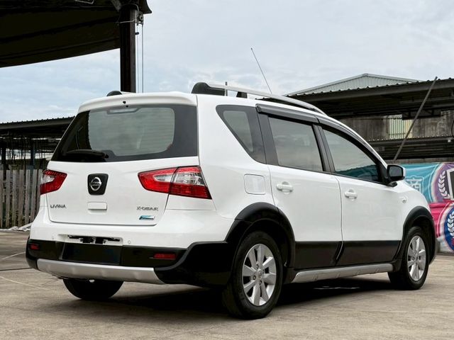 18年 LIVINA 年份新 低總價 代步首選好車 車頂行李架 皮椅 升級大螢幕安卓機 無線Carplay 倒車顯影  第4張相片