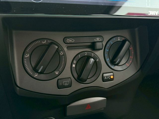 18年 LIVINA 年份新 低總價 代步首選好車 車頂行李架 皮椅 升級大螢幕安卓機 無線Carplay 倒車顯影  第10張相片