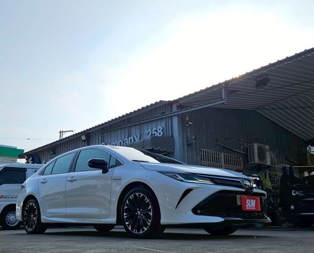 GR SPORT 油電 TSS 全速域ACC跟車 盲點偵測 紅黑雙色內裝 亮黑切削鋁圈 空力套件 倒車顯影 摸門解鎖  第2張相片