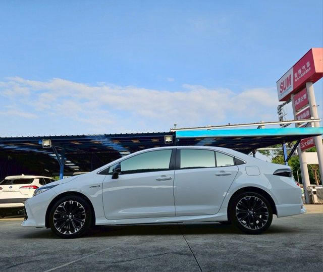 GR SPORT 油電 TSS 全速域ACC跟車 盲點偵測 紅黑雙色內裝 亮黑切削鋁圈 空力套件 倒車顯影 摸門解鎖  第4張相片