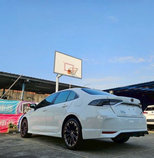 GR SPORT 油電 TSS 全速域ACC跟車 盲點偵測 紅黑雙色內裝 亮黑切削鋁圈 空力套件 倒車顯影 摸門解鎖  第5張相片