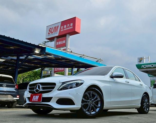 18年 C180 SEDAN W205總代理 小排量省油稅 主動防撞輔助 盲點 倒顯 導航 免鑰匙啟動 恆溫 感應頭燈  第1張相片