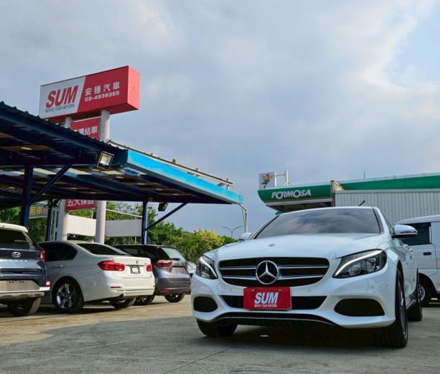 18年 C180 SEDAN W205總代理 小排量省油稅 主動防撞輔助 盲點 倒顯 導航 免鑰匙啟動 恆溫 感應頭燈  第6張相片