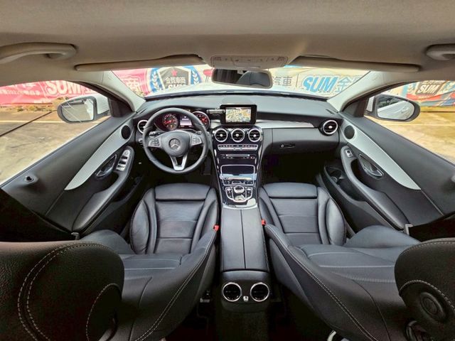 18年 C180 SEDAN W205總代理 小排量省油稅 主動防撞輔助 盲點 倒顯 導航 免鑰匙啟動 恆溫 感應頭燈  第7張相片