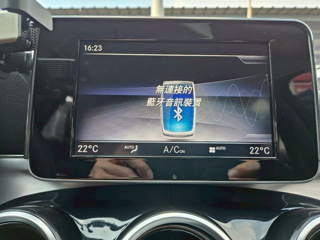 18年 C180 SEDAN W205總代理 小排量省油稅 主動防撞輔助 盲點 倒顯 導航 免鑰匙啟動 恆溫 感應頭燈  第17張相片