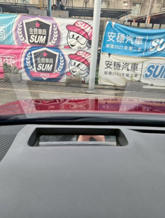 21年式 HUD抬頭顯示 換檔撥片 分區溫控 駕駛座電動調整 18吋鋁圈 加裝JHY影音 CARPLAY 360環景  第13張相片