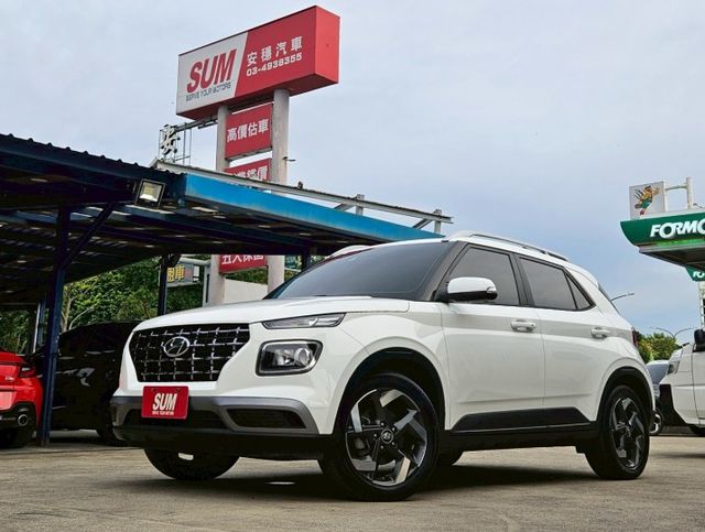 GLB款  盲點偵測 IKEY 車頂行李架 CARPLAY主機 車道置中輔助 AEB緊急煞停 恆溫空調  第1張相片