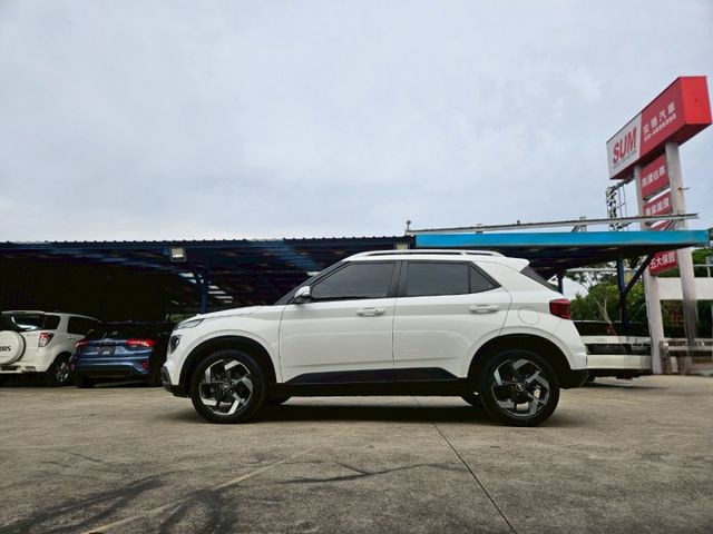 GLB款  盲點偵測 IKEY 車頂行李架 CARPLAY主機 車道置中輔助 AEB緊急煞停 恆溫空調  第4張相片