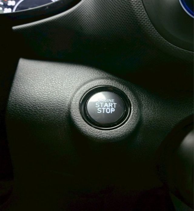 GLB款  盲點偵測 IKEY 車頂行李架 CARPLAY主機 車道置中輔助 AEB緊急煞停 恆溫空調  第12張相片