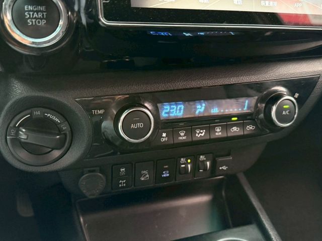 21年 HILUX 僅跑7萬公里 四輪傳動 ACC跟車系統 CARPLAY LED頭燈 抬頭顯示器 環景系統 電動座椅  第13張相片